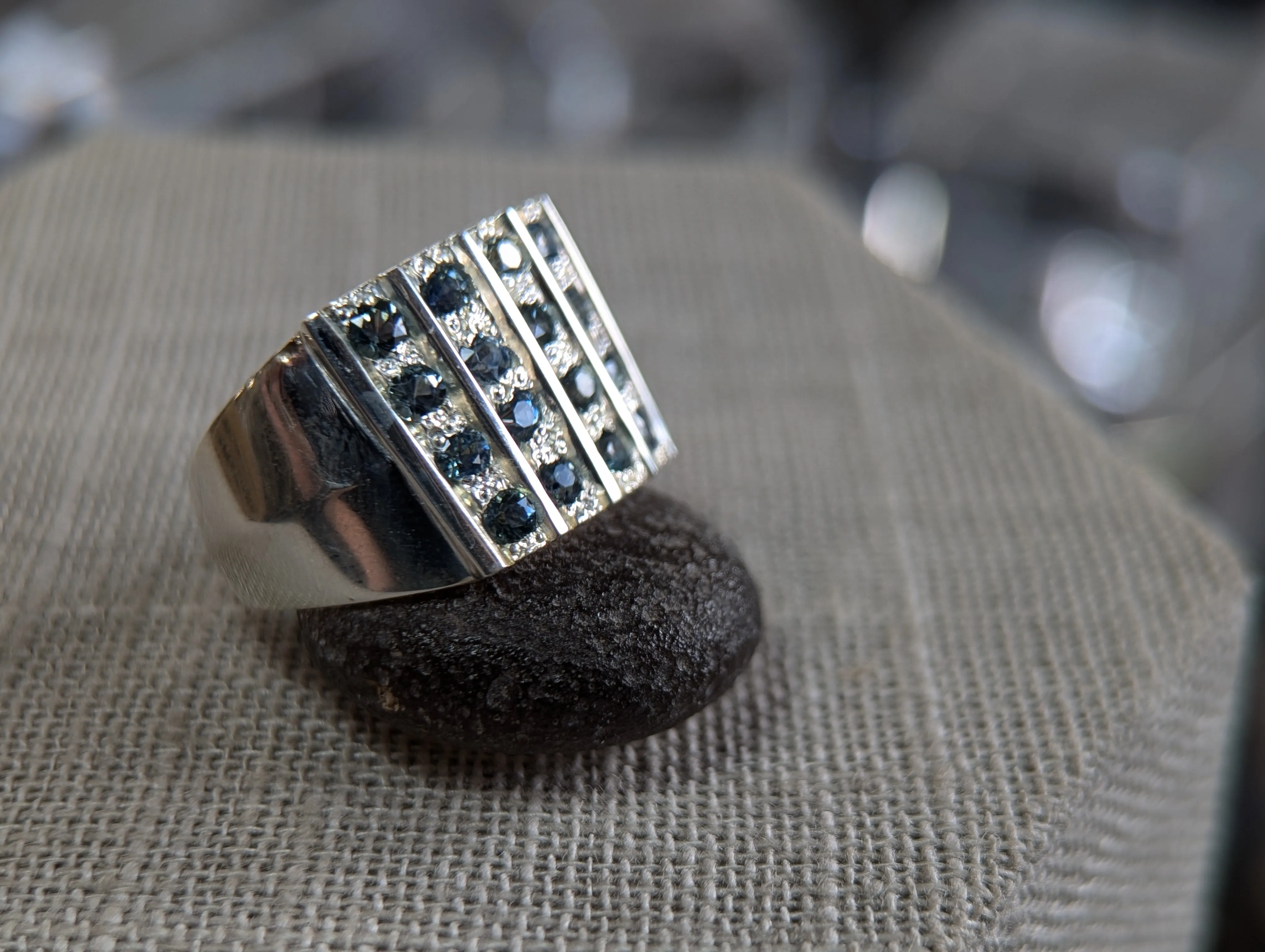 9.80g SILVER MONTANA SAPPHIRE RING SIZE 9.5