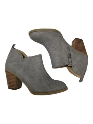 Boots Ankle Heels By Report  Size: 5.5