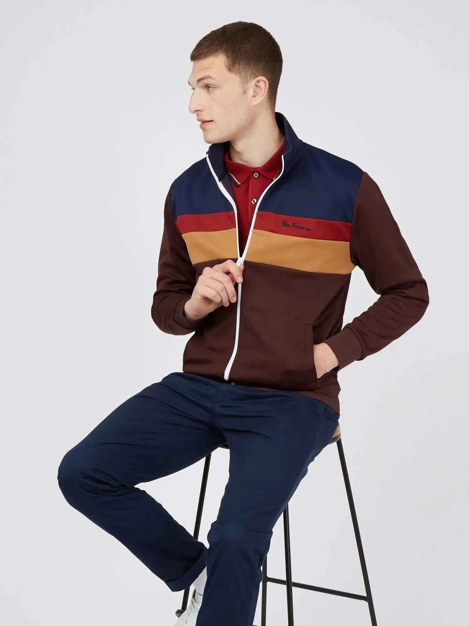 Chandal de tricot con cremallera y color block burdeos