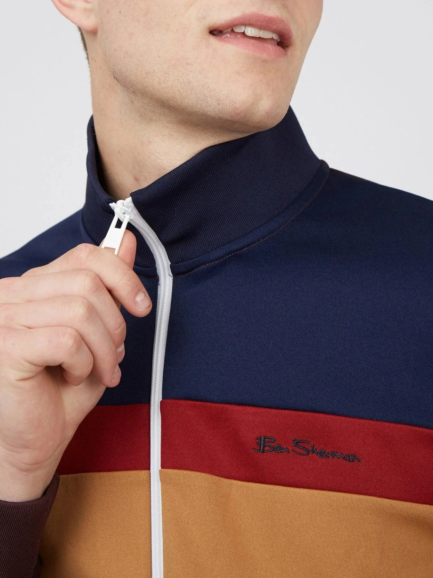 Chandal de tricot con cremallera y color block burdeos