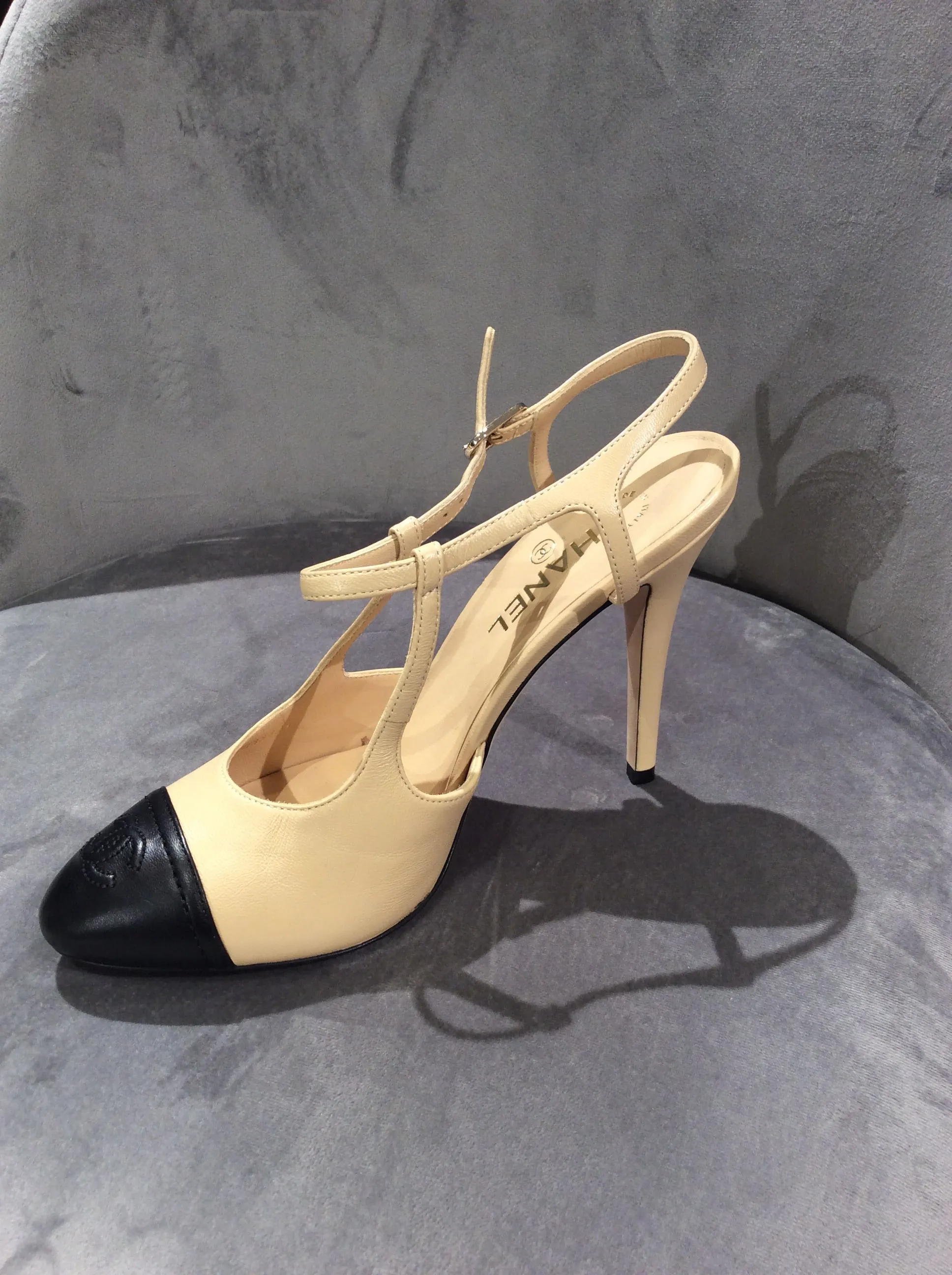 Chanel Beige/Black Lambskin CC Cap Toe Slingback Pumps Size 9.5/39.5