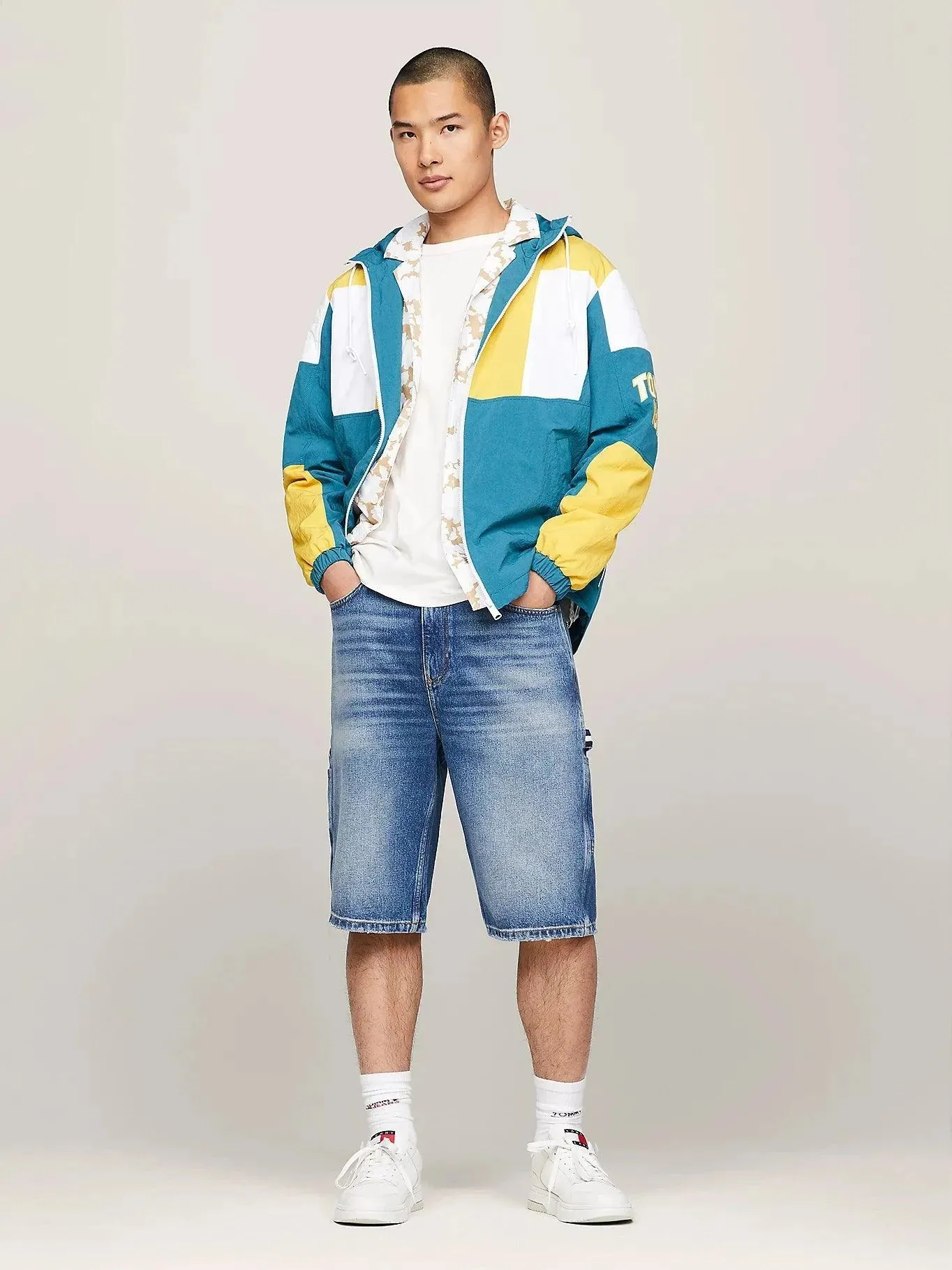 Chaqueta Tommy Jeans Cortavientos con Capucha y Diseño Color Block
