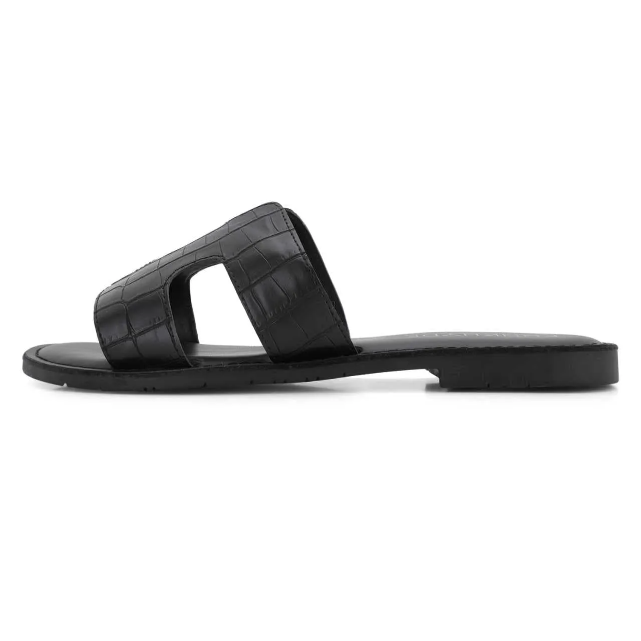 Mayna Black Textured Slipons