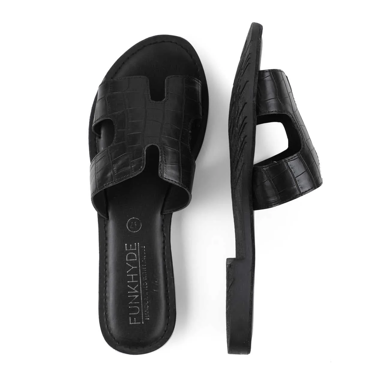 Mayna Black Textured Slipons