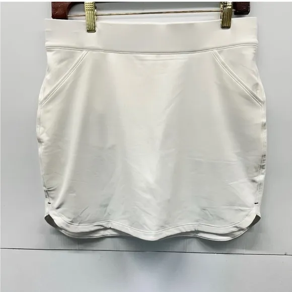 Peter Millar 18” Length Women's Alice Petal Hem Skort NWT Size Medium