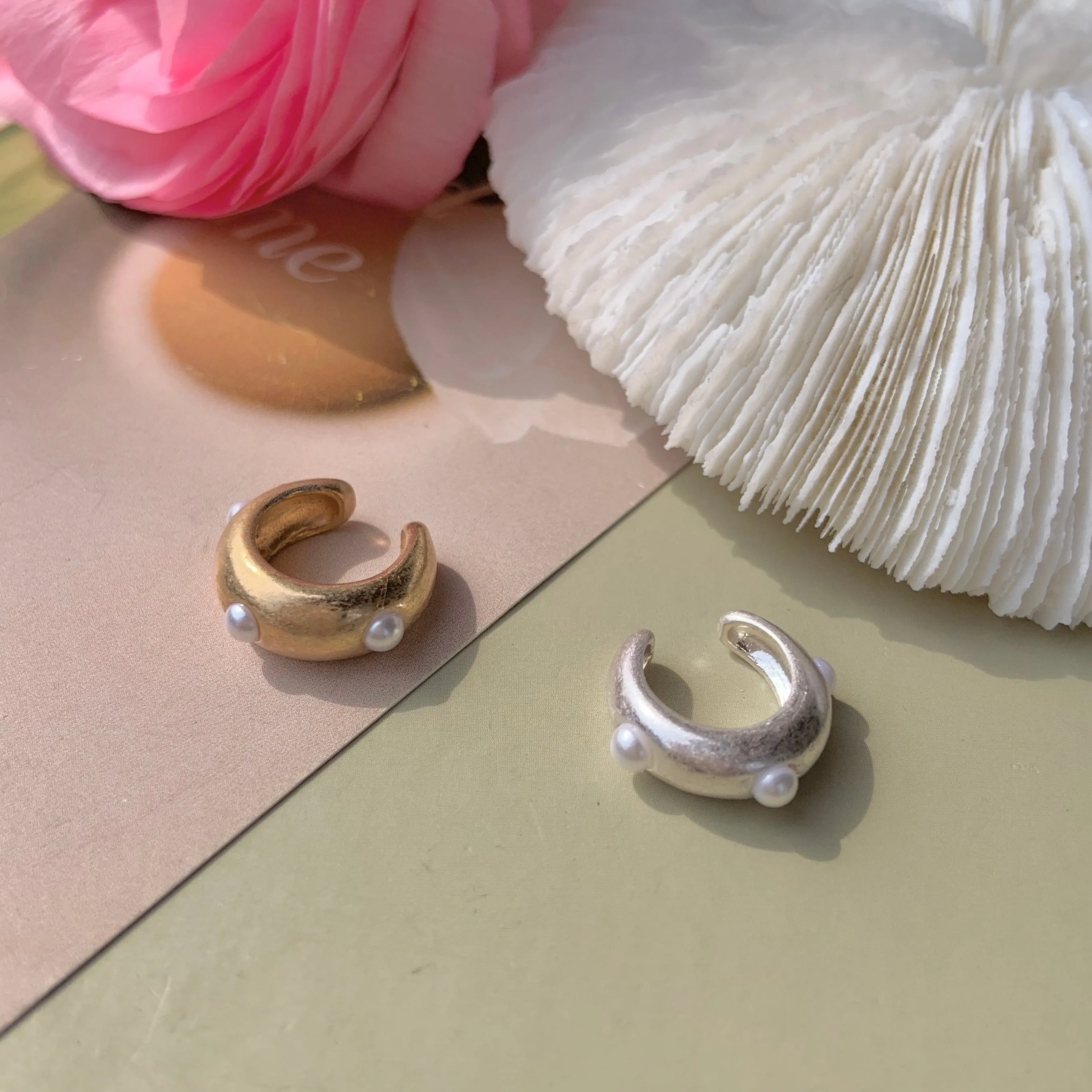 Retro Mood Chunky Pearl and Gold/Silver Ear Cuff