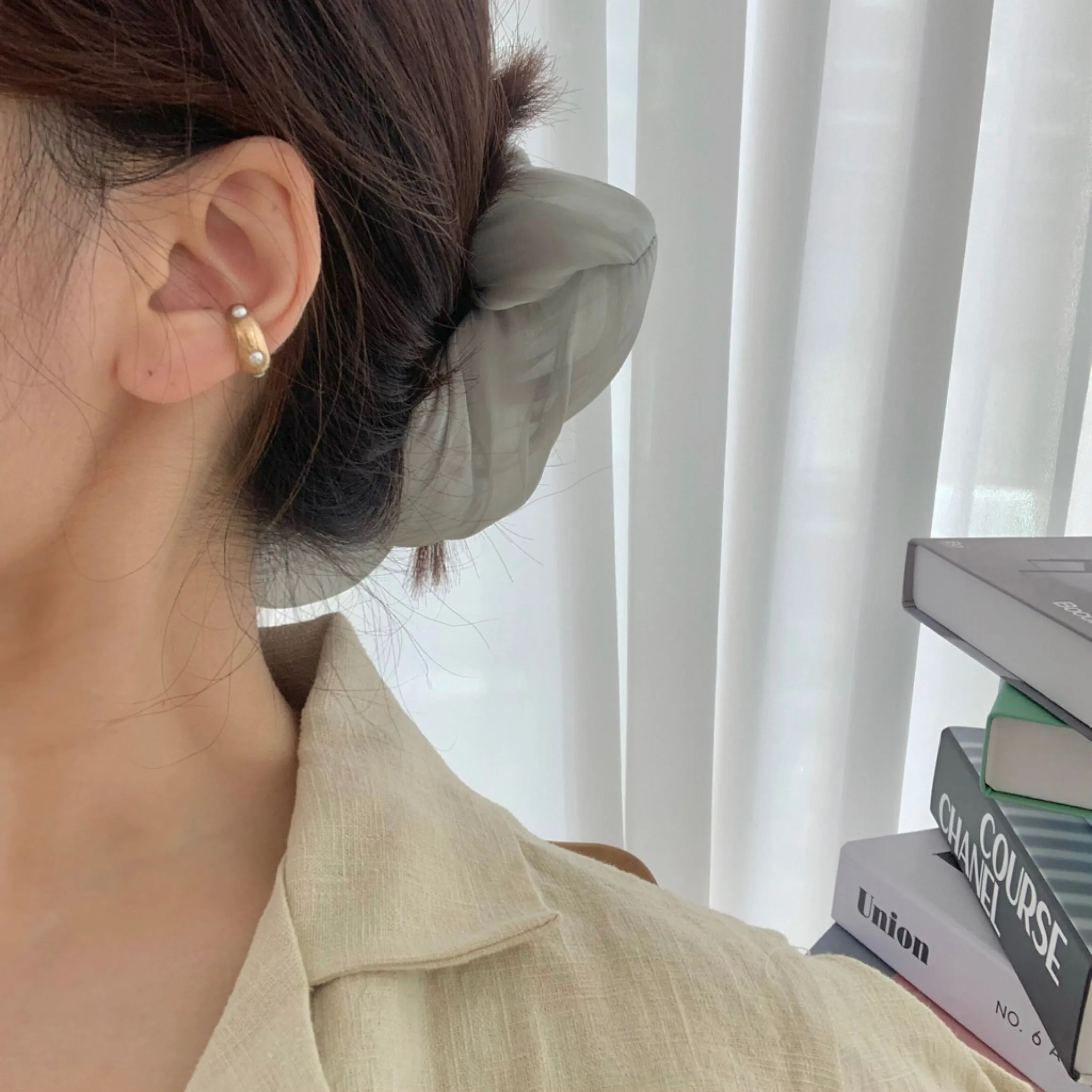 Retro Mood Chunky Pearl and Gold/Silver Ear Cuff