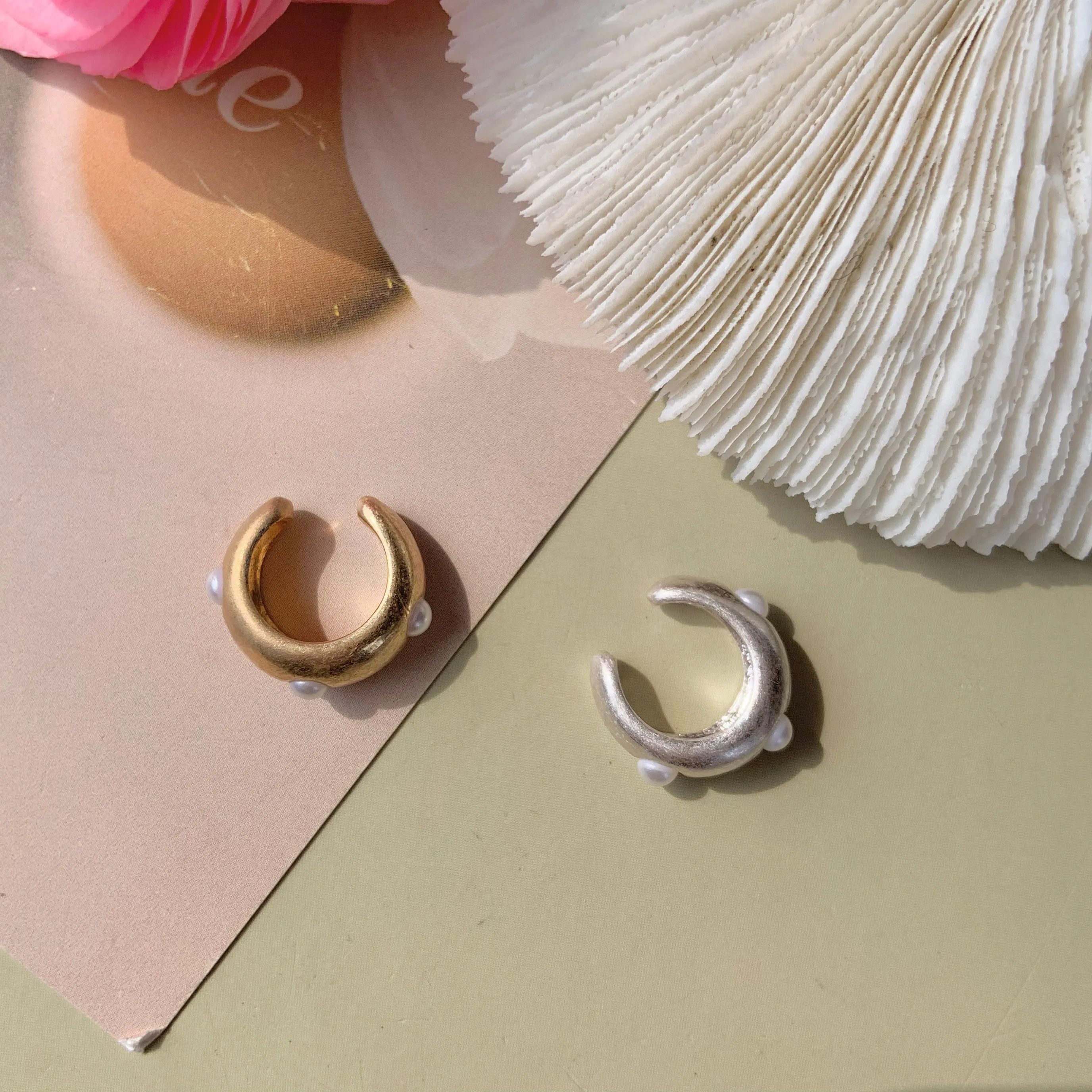 Retro Mood Chunky Pearl and Gold/Silver Ear Cuff