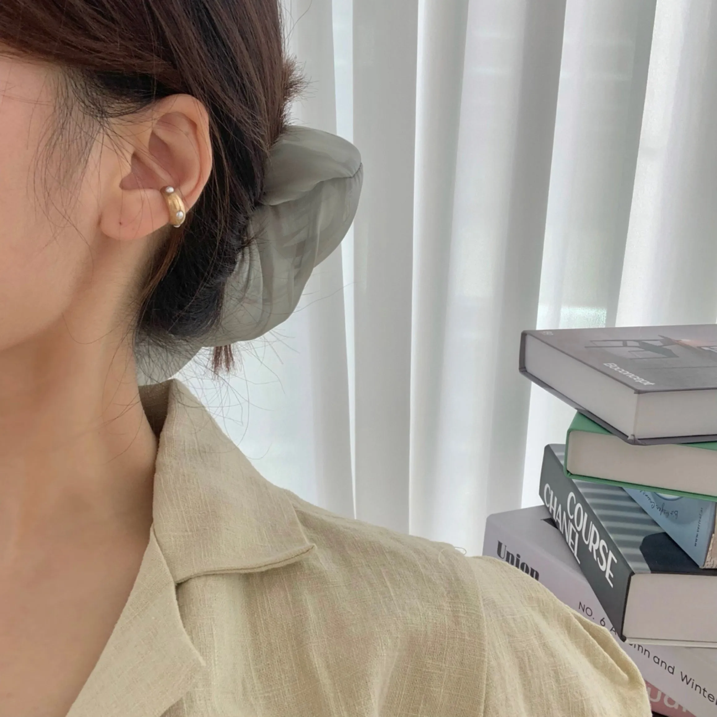 Retro Mood Chunky Pearl and Gold/Silver Ear Cuff