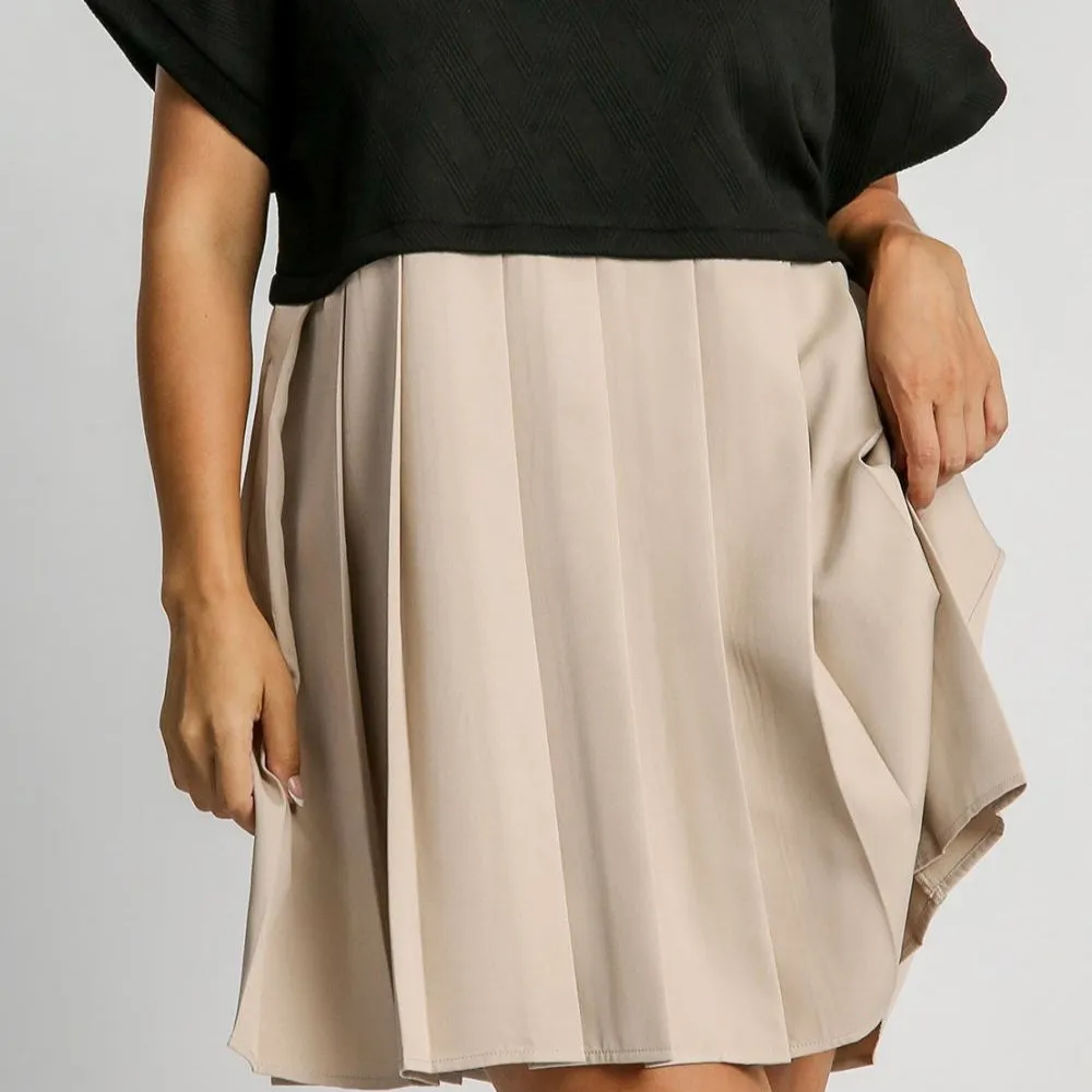 Round Neck Pleated Dress with Side Pockets