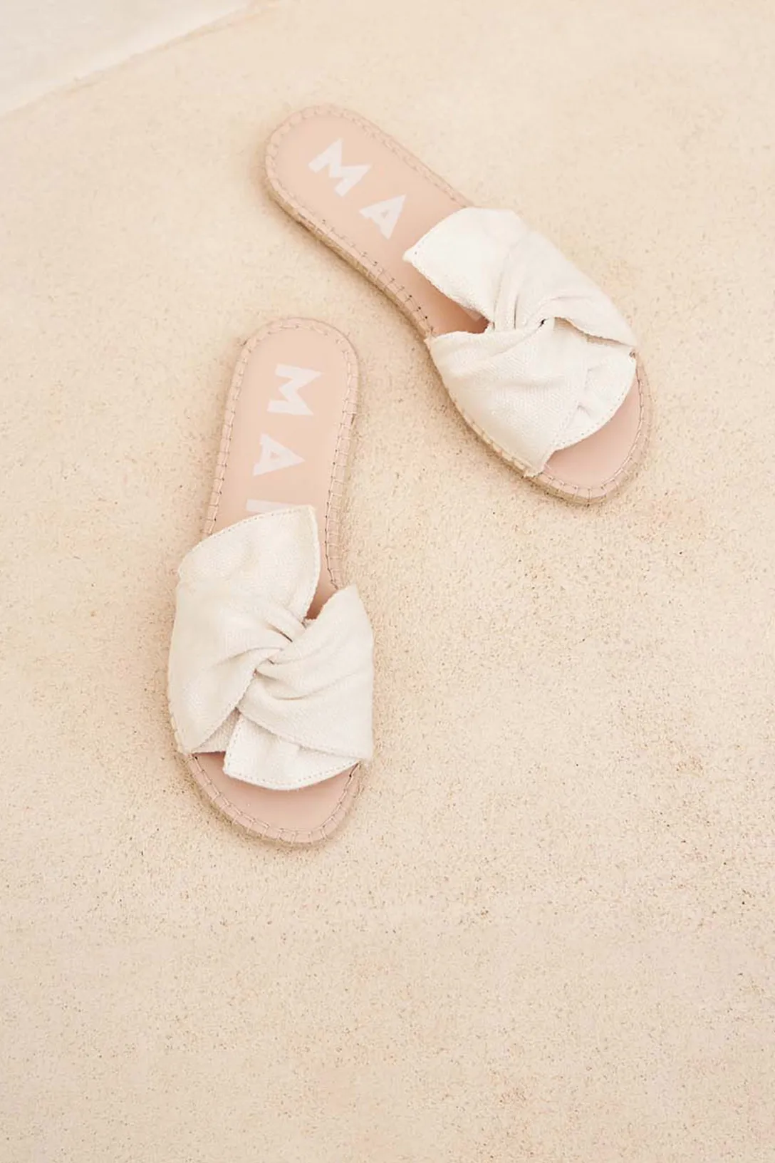 Sandals With Knot | White