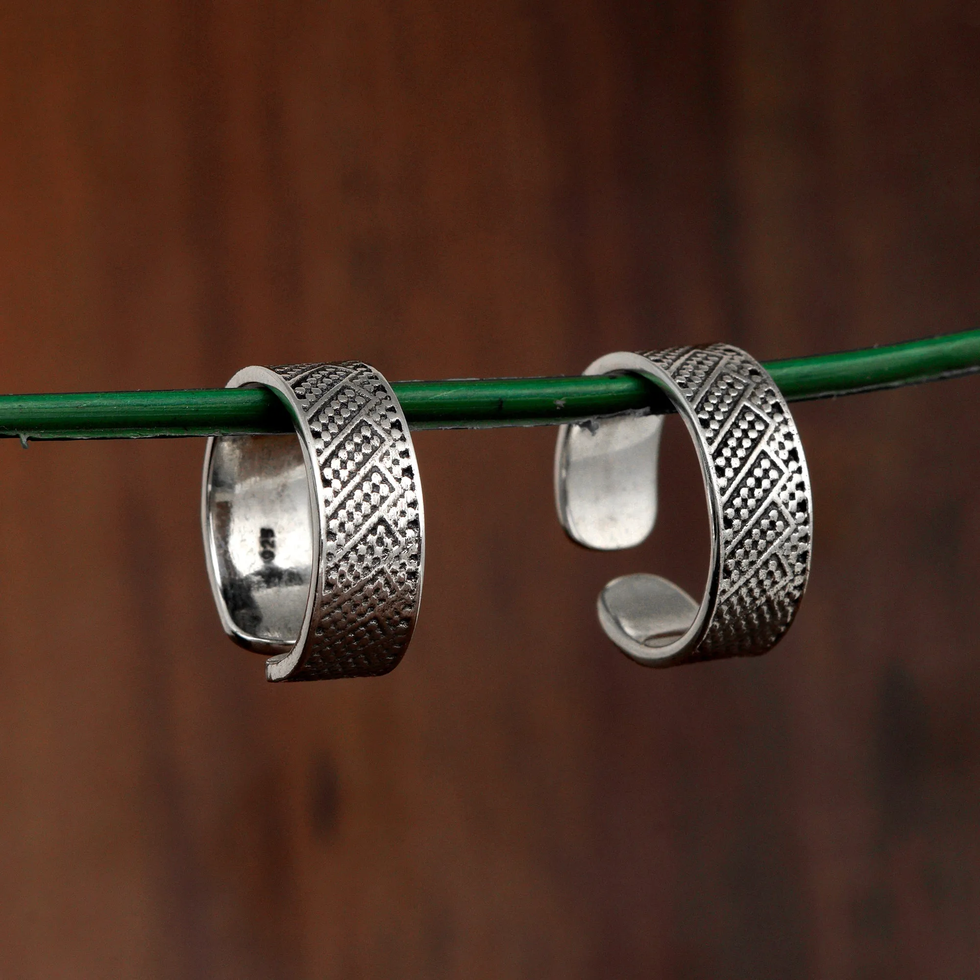 Sterling Silver Adjustable Geometric Patterned Oxidized Toe Ring