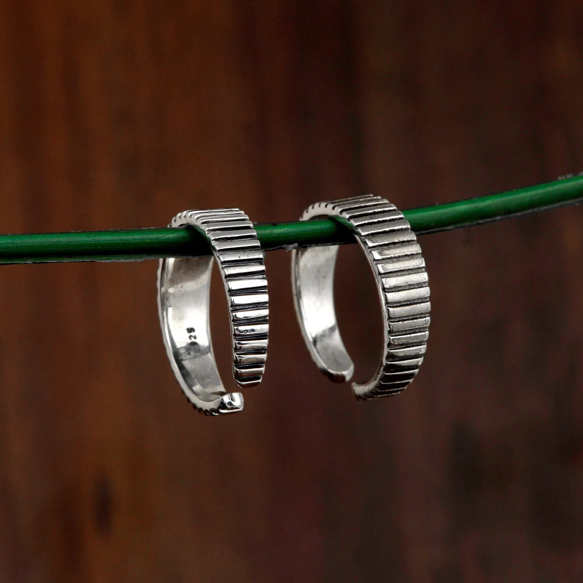 Sterling Silver Engraved Horizontal Lines Oxidized Toe Ring