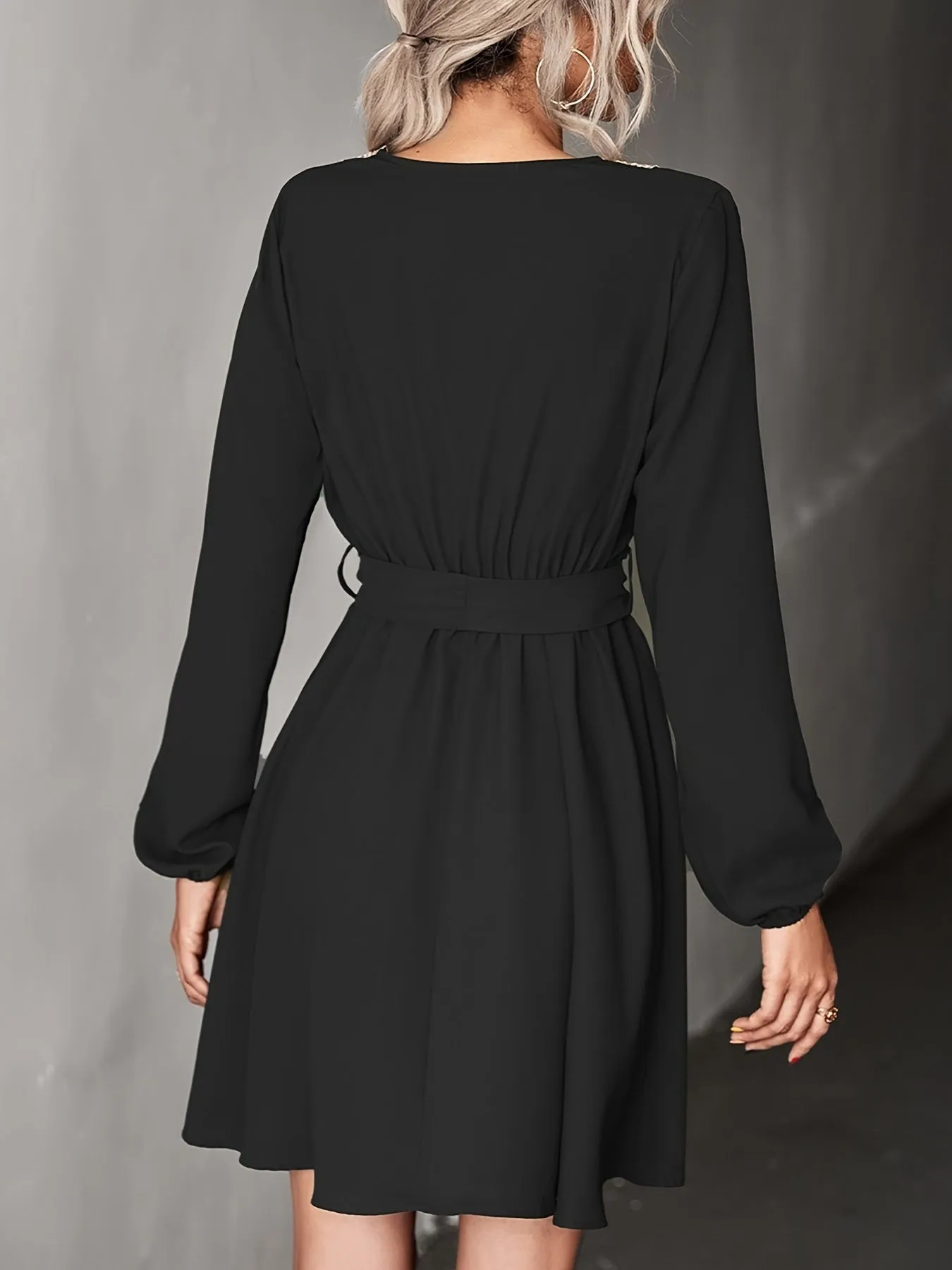 Women's Elegant V-neck Lace Dress