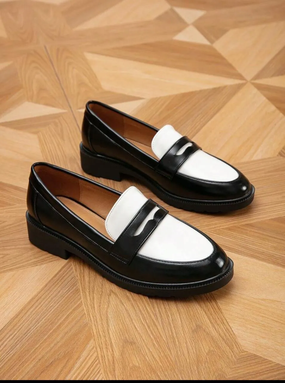 Women's Round Toe Thick Platform Loafers, Black And White Two-Tone, Flat Shoes For Spring And Autumn