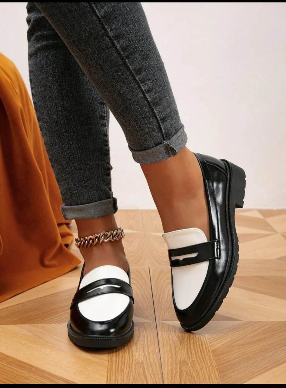 Women's Round Toe Thick Platform Loafers, Black And White Two-Tone, Flat Shoes For Spring And Autumn