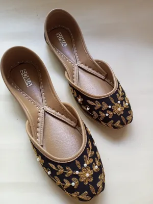 Zari Black Khussa