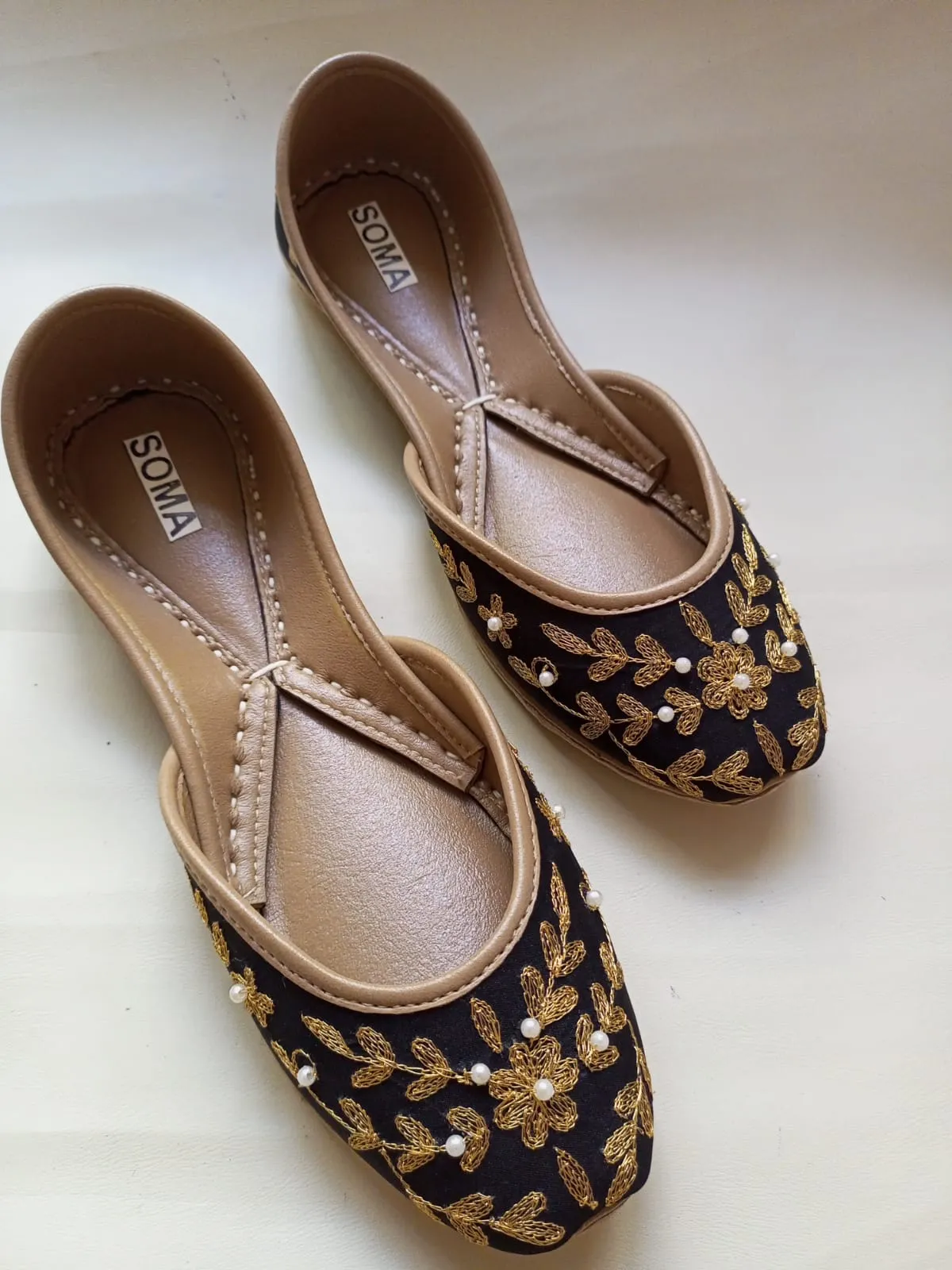 Zari Black Khussa